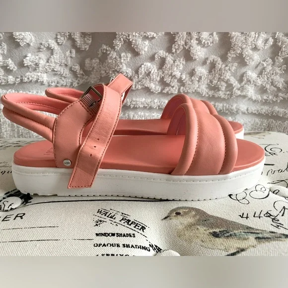 ugg treadlite sandals